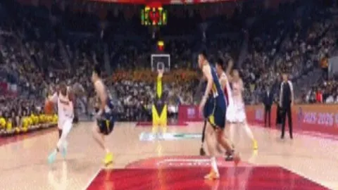 NBA常规赛：国王第三节以88-72领先黄蜂，拉文独揽24分表现卓越